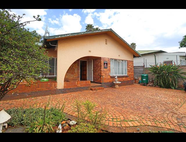 3 BEDROOM HOUSE FOR SALE IN WESTDENE